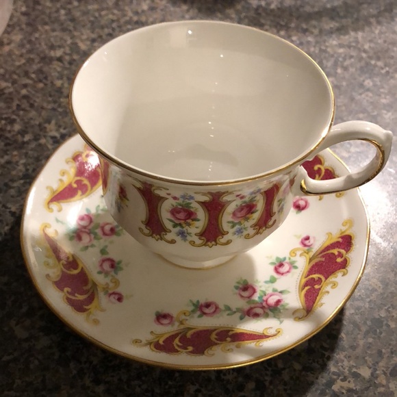 Queen Anne bone China England tea cup/saucer - Picture 4 of 6